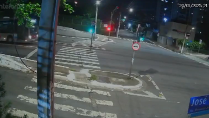 2 Friends on BICYCLE Hit the Intersection with Truck