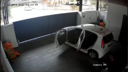 Full Video Thugs Rob House but Father and Son Fight Back