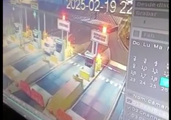 Car Explosion destroyed Toll Booth in Venezuela
